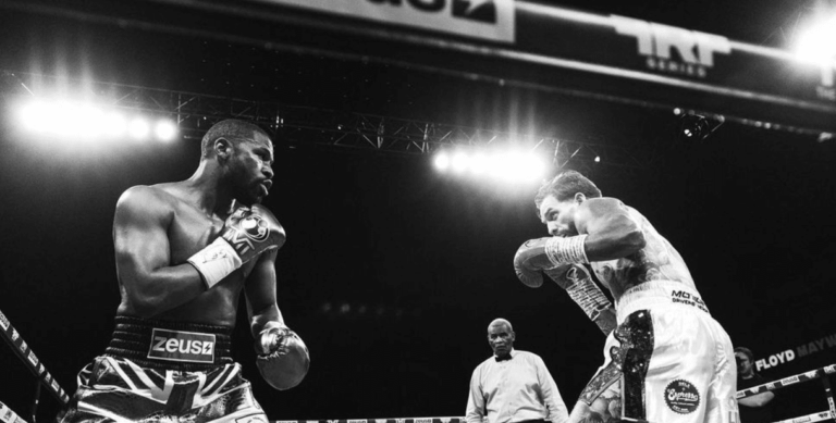 Floyd Mayweather contre.  Les flops d&rsquo;Aaron Chalmers
