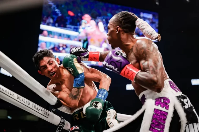 Foster domine Vargas pour remporter le titre WBC