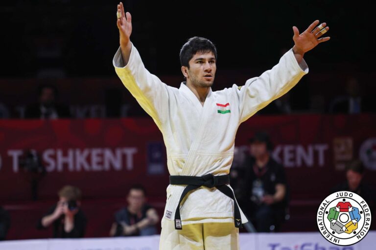 Plus d&rsquo;histoire écrite dans le livre de judo d&rsquo;Emomali