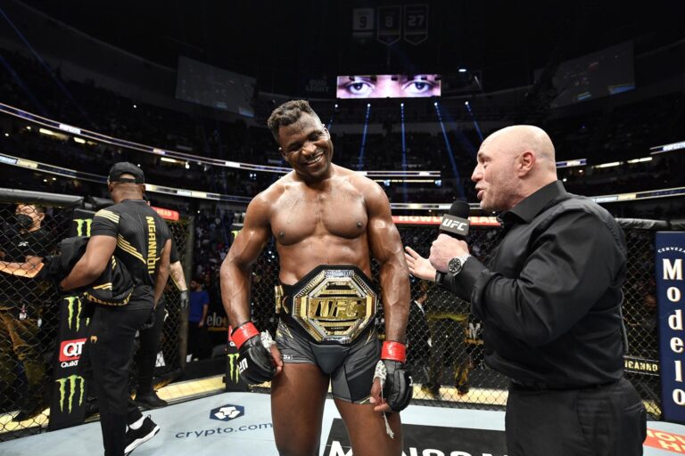 Chael Sonnen exhorte Francis Ngannou à agir vite