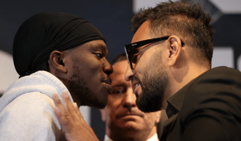 Joe Fournier pousse KSI pendant un presseur chauffé