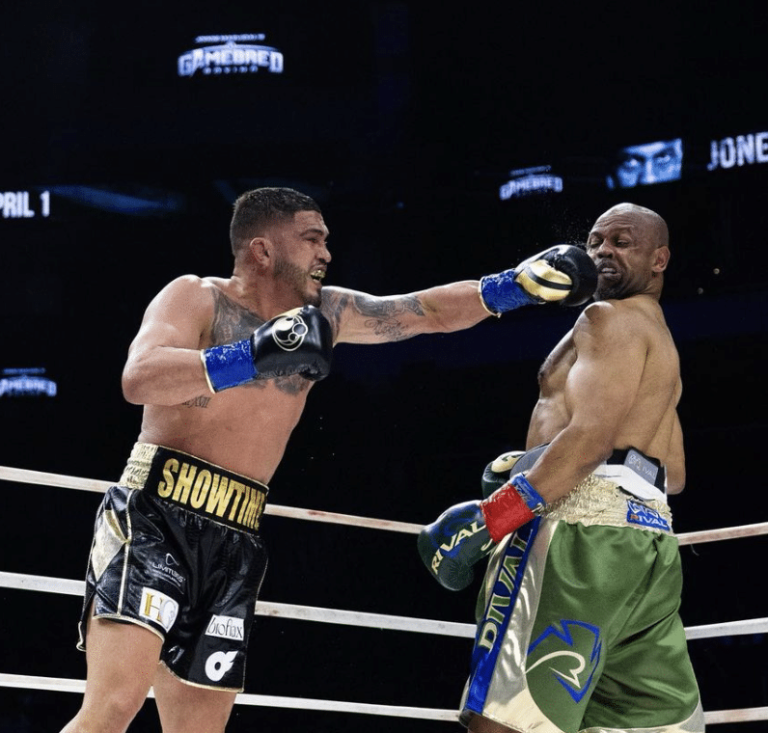 Les fans réagissent à Anthony Pettis battant Roy Jones