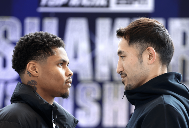 Stevenson contre.  Presseur d&rsquo;avant-combat Yoshino