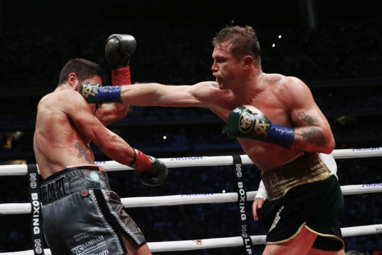 Canelo bat Ryder par décision unanime