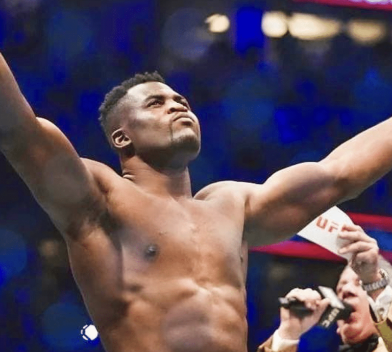 L&rsquo;accord PFL de Francis Ngannou comprend une option de boxe
