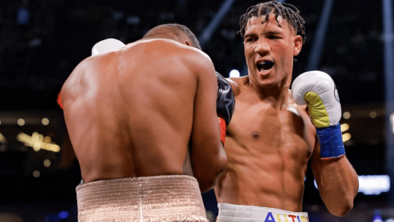 David Morrell Jr. met David Benavidez en garde