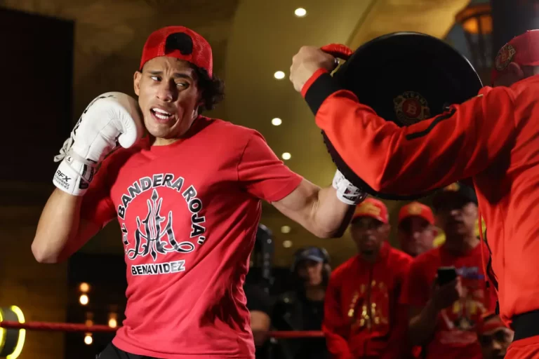 Le père de Benavidez soutient son fils contre Munguia