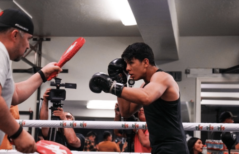 Munguia vise à arrêter Derevyanchenko