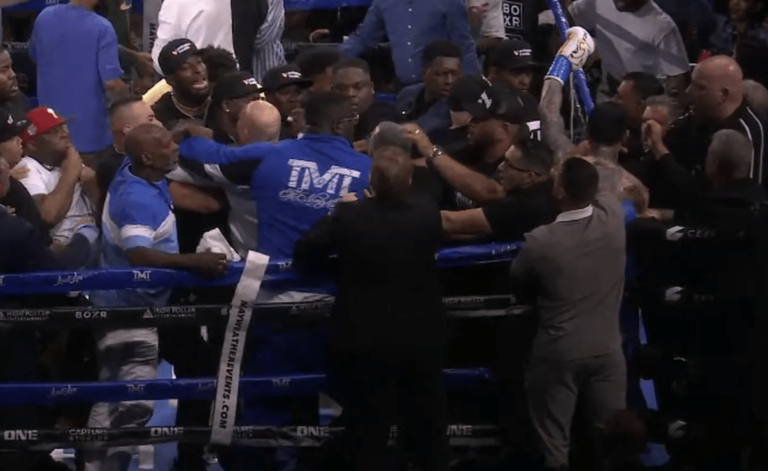 Ring Brawl se produit dans l&rsquo;exposition de Mayweather