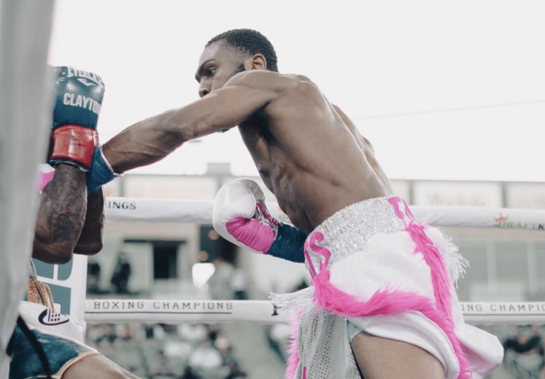 &lsquo;Boots&rsquo; Eyes Spence-Crawford Gagnant |  SPORTS DE COMBAT
