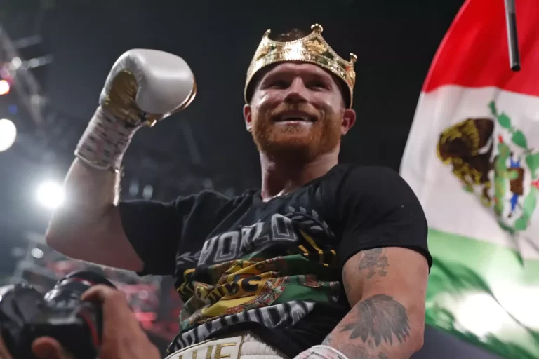 De La Hoya qualifie Canelo de « 33 ans »