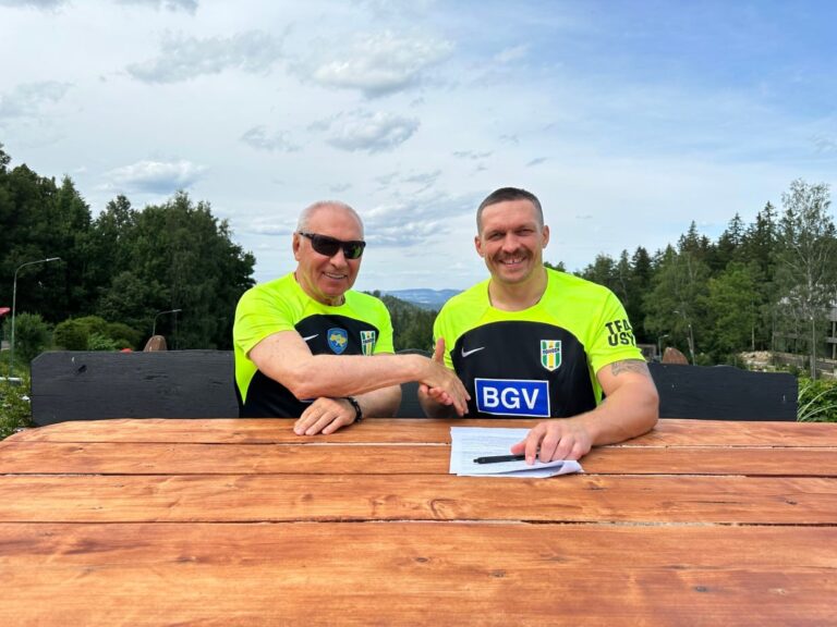 Usyk signe un contrat de football d&rsquo;un an