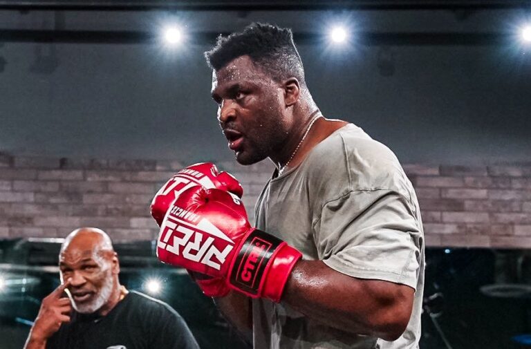 Atlas frappe à Ngannou