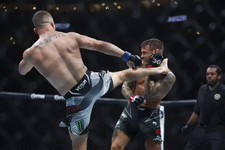 Le coup de tête de Gaethje sur Poirier suscite la controverse