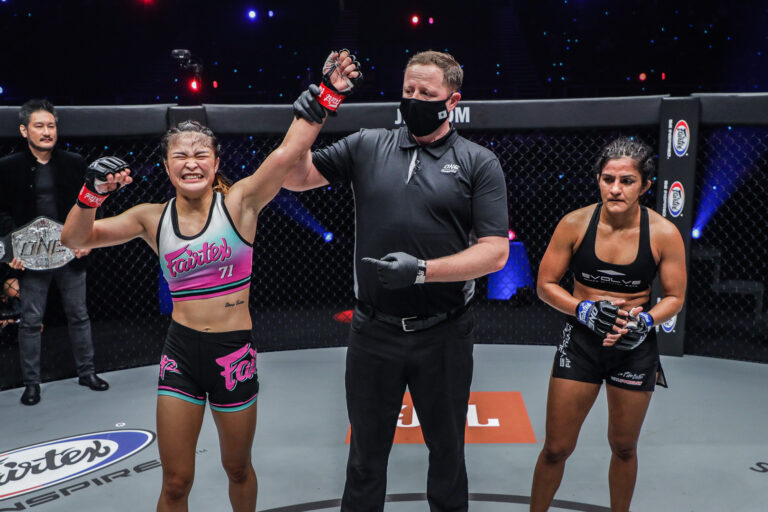Plus qu&rsquo;un attaquant : revivre la course magique de Stamp Fairtex en MMA avant la victoire historique pour le titre mondial