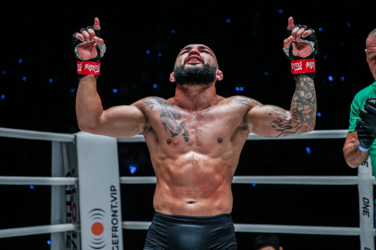 « Tranquillité, paix et joie » – John Lineker, amoureux des animaux, explique son amour de toujours pour les chevaux