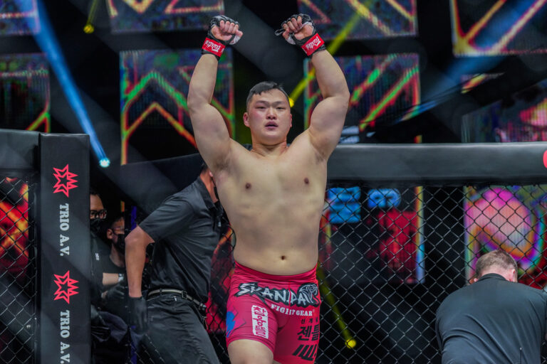 « J&rsquo;ai choisi de faire quelque chose que j&rsquo;aime » – Le chemin difficile de Kang Ji Won, sensation poids lourd, vers le succès en MMA