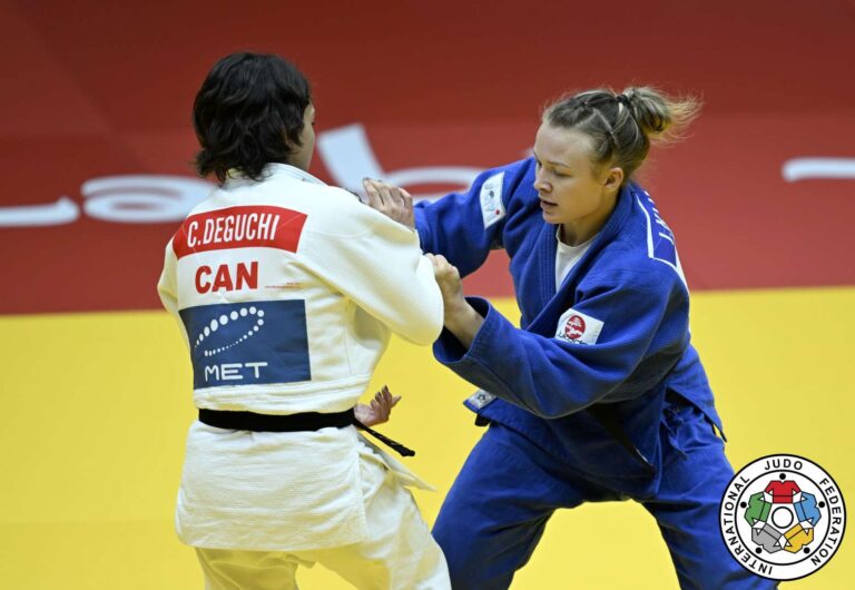 Jessica Klimkait bat Deguchi et prend le contrôle