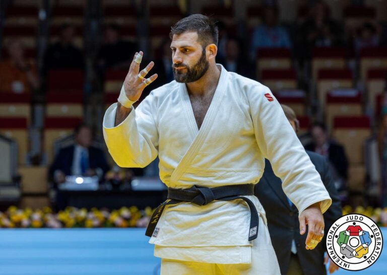 Le champion du monde Arman Adamian remporte à nouveau l&rsquo;or à Abu Dhabi