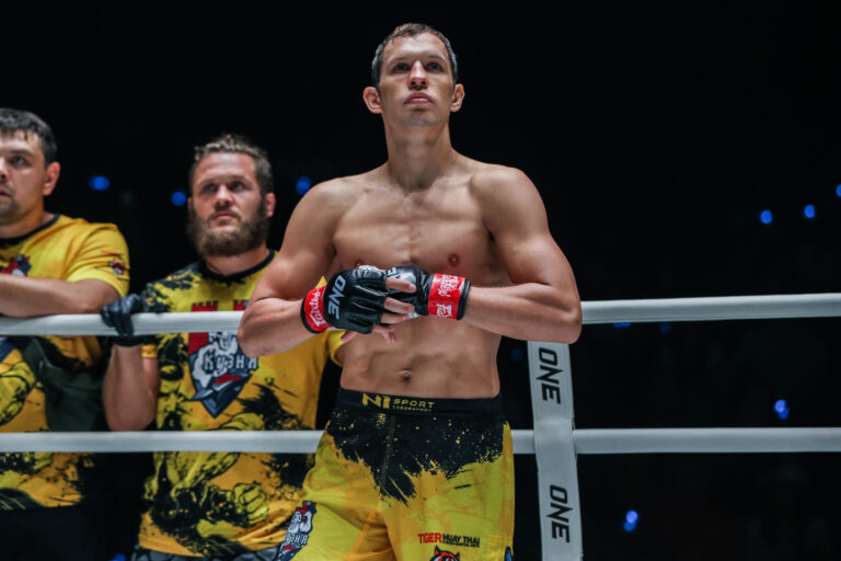 « Mes risques ont été payés » – Le voyage d&rsquo;Ilya Freymanov des rues méchantes de Russie jusqu&rsquo;à une chance au titre mondial de MMA