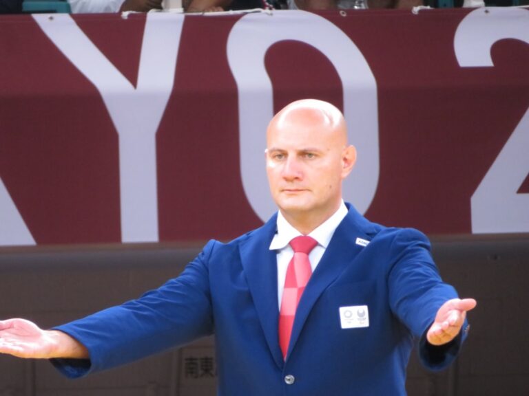 Superviseur des arbitres Evgeny Rakhlin : empêchez le hansoku pour votre défense