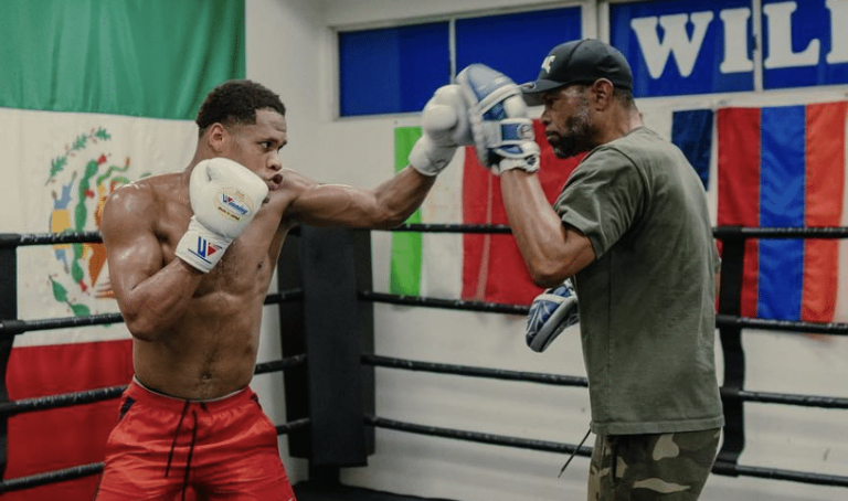 Haney regarde Thurman après Fight Vs.  Programme