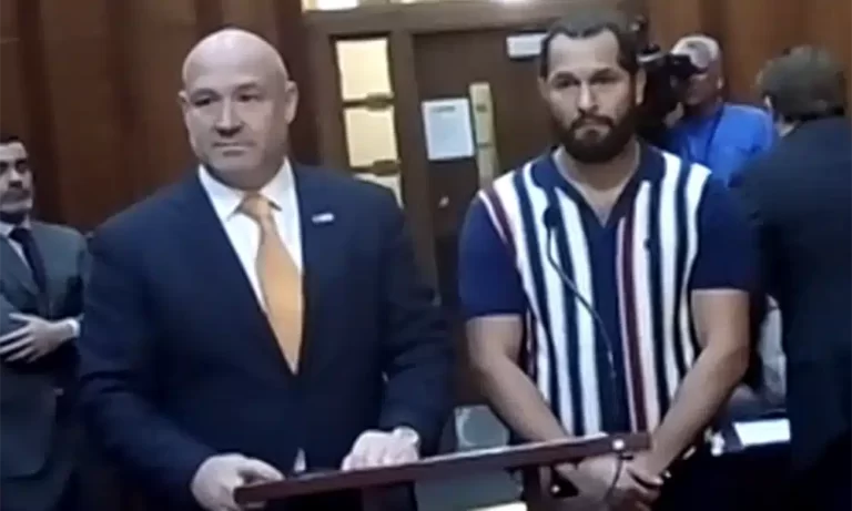 Masvidal plaide coupable et le crime est abandonné