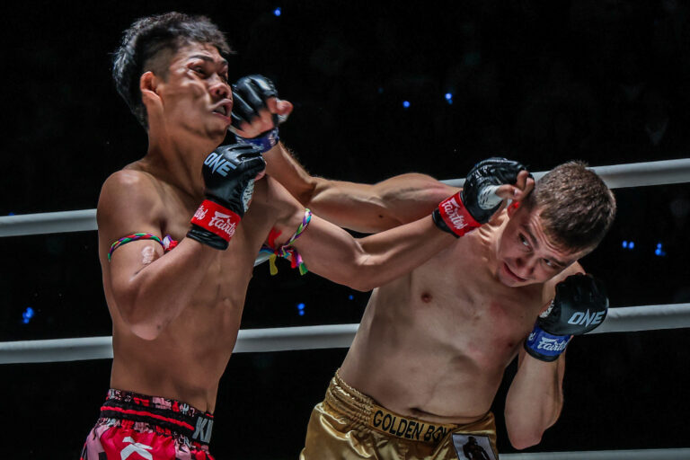 L&rsquo;étoile de Sen s&rsquo;élève avec KO au deuxième premier tour, Apisit bat Szana dans la guerre lors de ONE Friday Fights 45