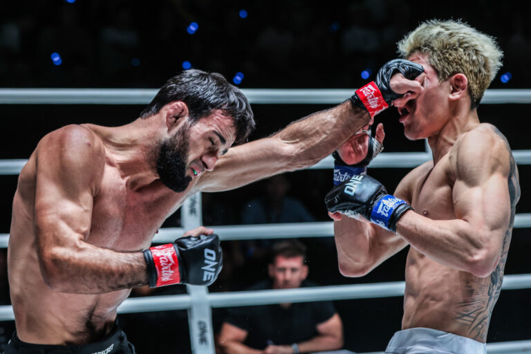 Shamil Gasanov submerge Oh Ho Taek dans une bataille trépidante du Main Event lors de ONE Fight Night 18