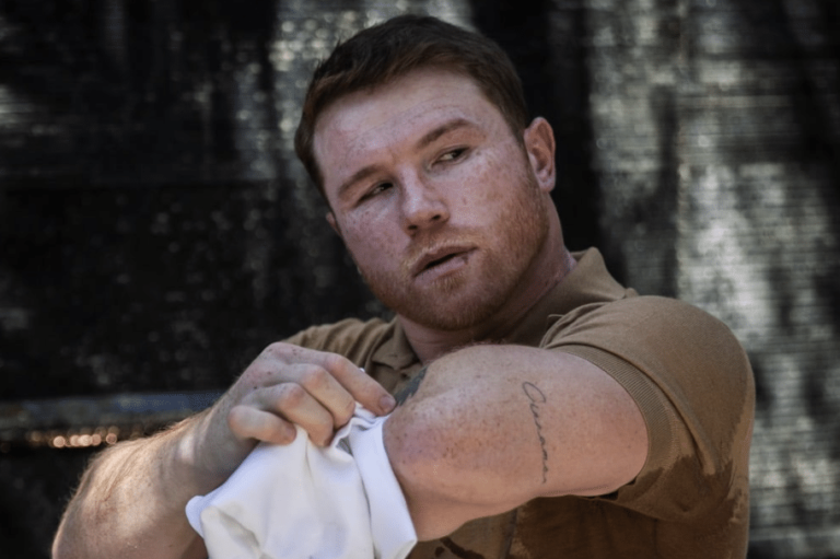 Benavidez Sr. frappe Canelo