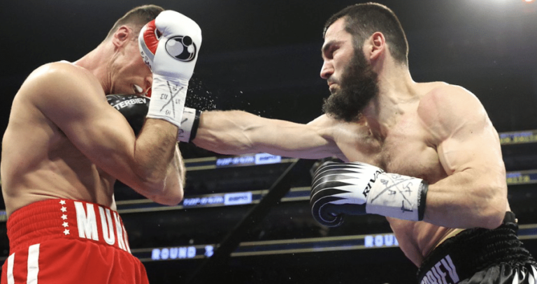 Beterbiev arrête Smith au septième