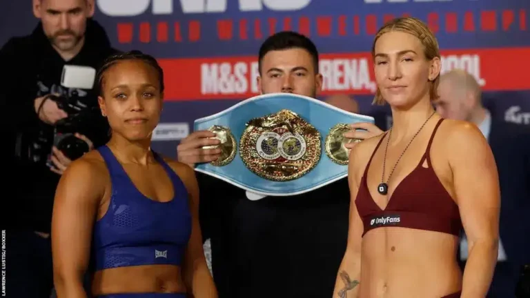 Natasha Jonas contre.  Mikaela Mayer