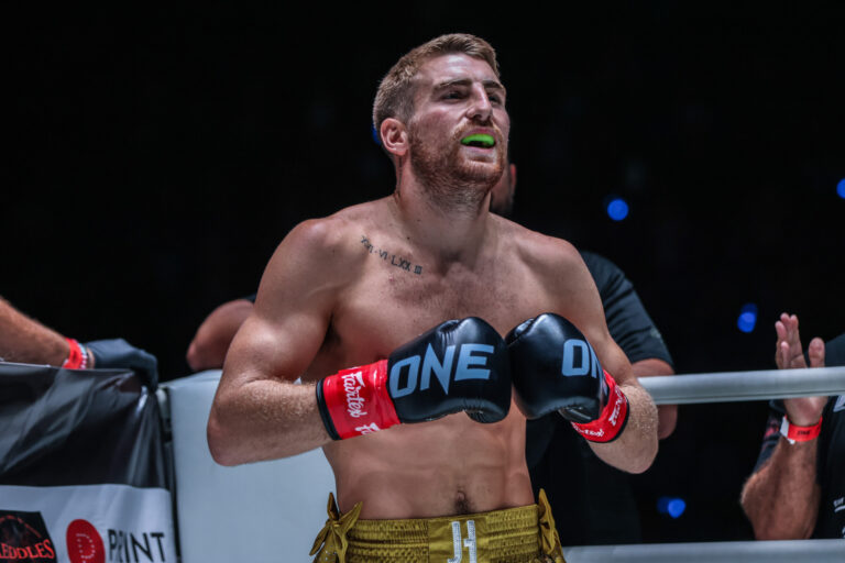 Regardez The ONE Fight Night 19 : Haggerty contre.  Pesées vidéo et tests d&rsquo;hydratation de Lobo On Prime