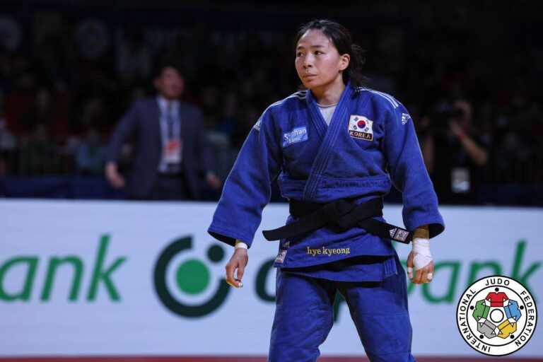 Deuxième victoire du Grand Chelem pour la Corée des moins de 48 kg par Lee Hyekyeong