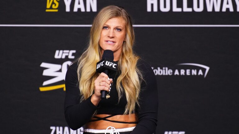 Kayla Harrison sur des sujets inappropriés lors des questions et réponses
