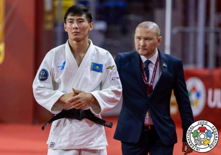 Kazach Nurkanat Serikbayev poids léger doré à Tbilissi