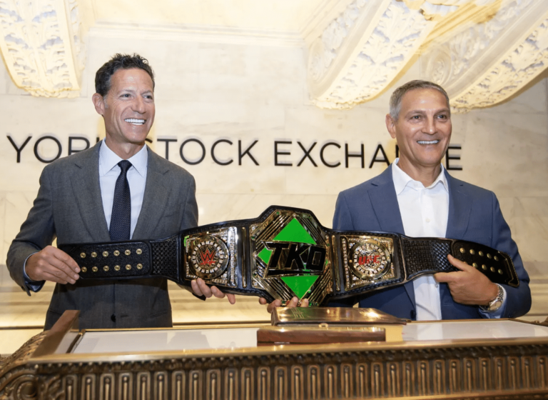 Le président du groupe TKO, Mark Shapiro, fait l&rsquo;éloge de l&rsquo;UFC