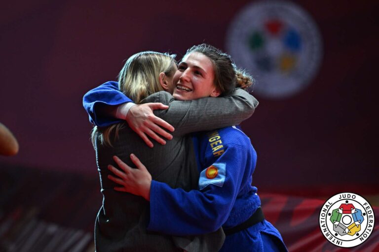 La Golden Michaela Polleres en forme à Antalya