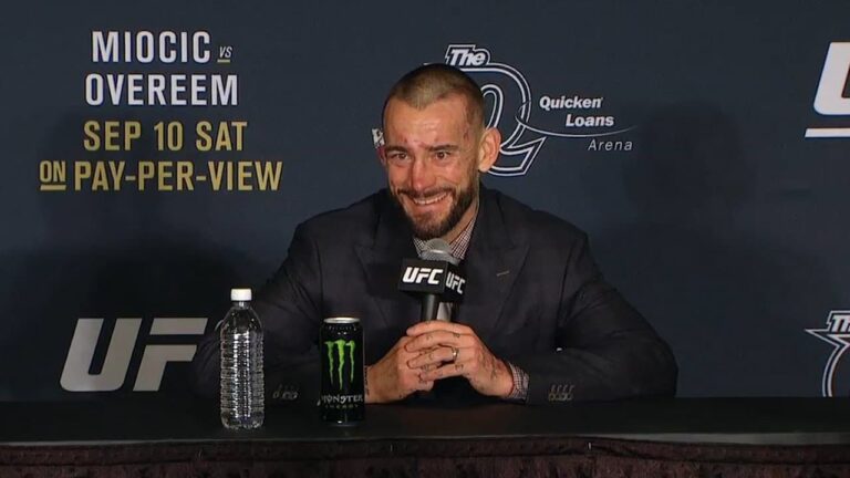 La star de la WWE CM Punk se souvient du temps passé avec l'UFC