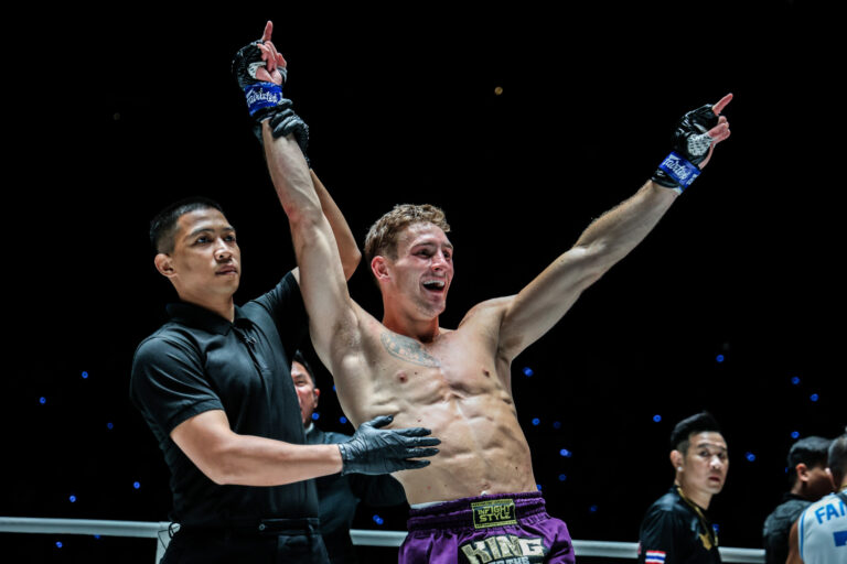 Ok contre.  Rasulov, Carrillo contre.  Saemapetch, Kang contre.  Grishenko ajouté à ONE Fight Night 23