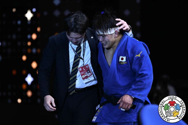 Goki Tajima étourdit le peloton et remporte le titre mondial des -90 kg