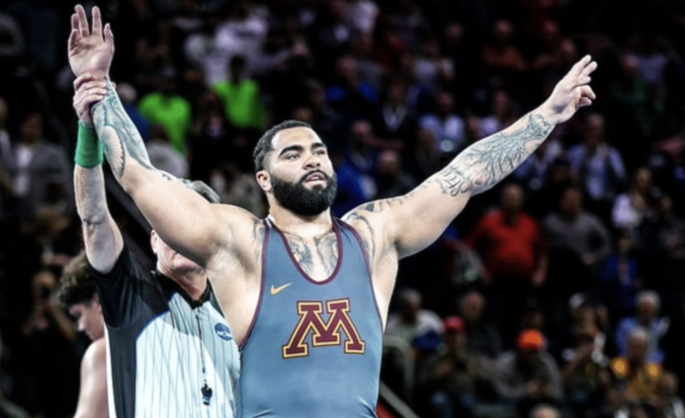 L'ancien olympien Gable Steveson poursuit les offres de MMA et de NFL