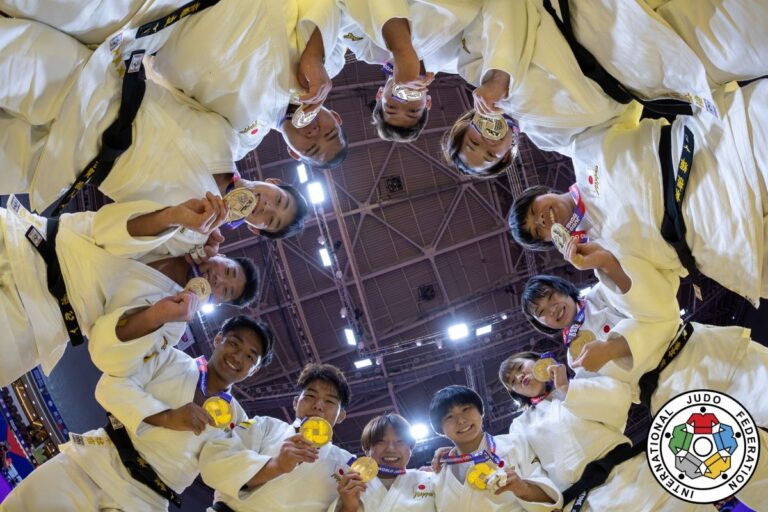 Le Japon maintient sa domination inégalée dans les épreuves par équipes mixtes des Championnats du monde