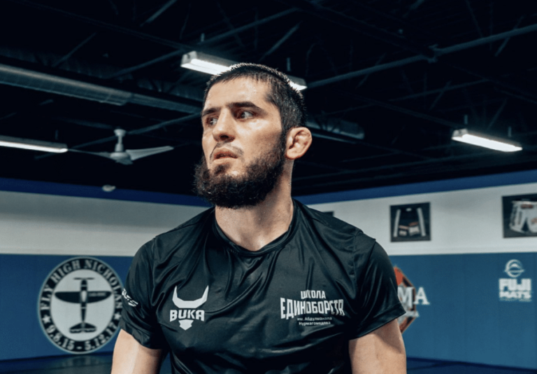 Islam Makhachev commence le camp d&rsquo;entraînement pour la première défense du titre de 170 livres