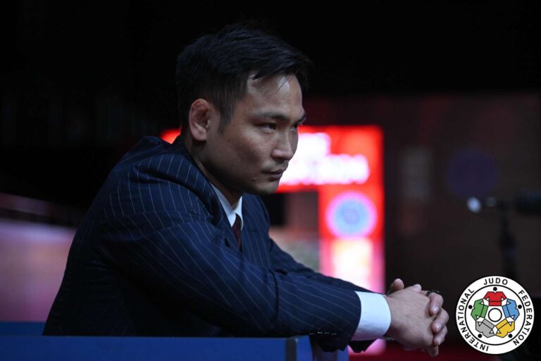 Masashi Ebinuma dans le rôle d'entraîneur