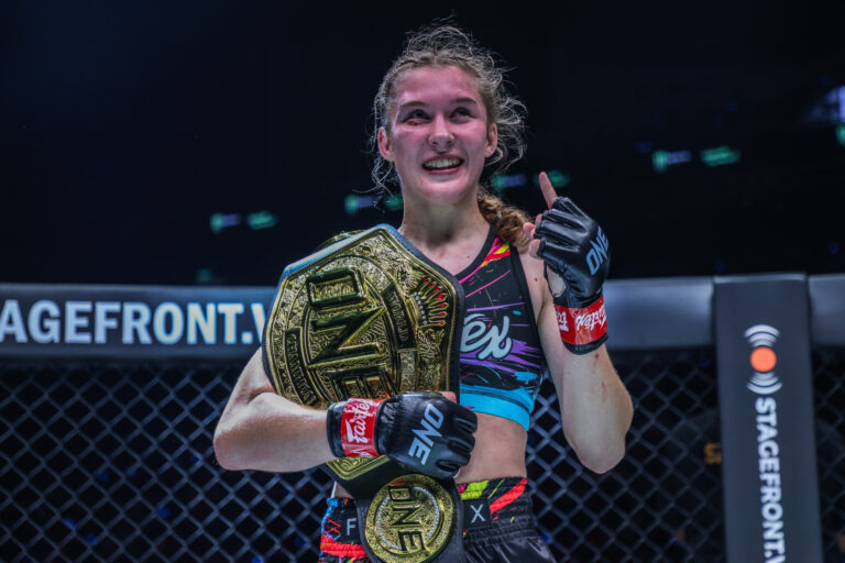 Regardez ONE Fight Night 22 : Sundell contre.  Diachkova Pesées et tests d'hydratation