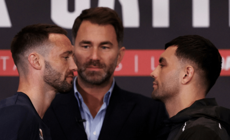 Taylor et Catterall se regardent