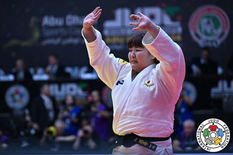 Wakaba Tomita assure la domination des poids lourds par le Japon
