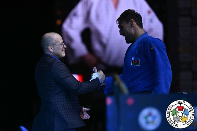 Zelym Kotsoiev remporte un deuxième titre mondial historique pour l'Azerbaïdjan