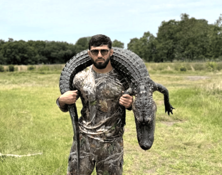 Tsarukyan se souvient d'avoir étouffé un alligator : « J'ai fabriqué des bottes d'alligator »
